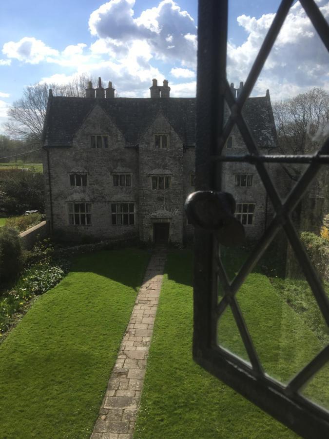 Welsh Gatehouse, Historic Castle Which Can Cater For Electric Vehicle Mathern Exteriör bild