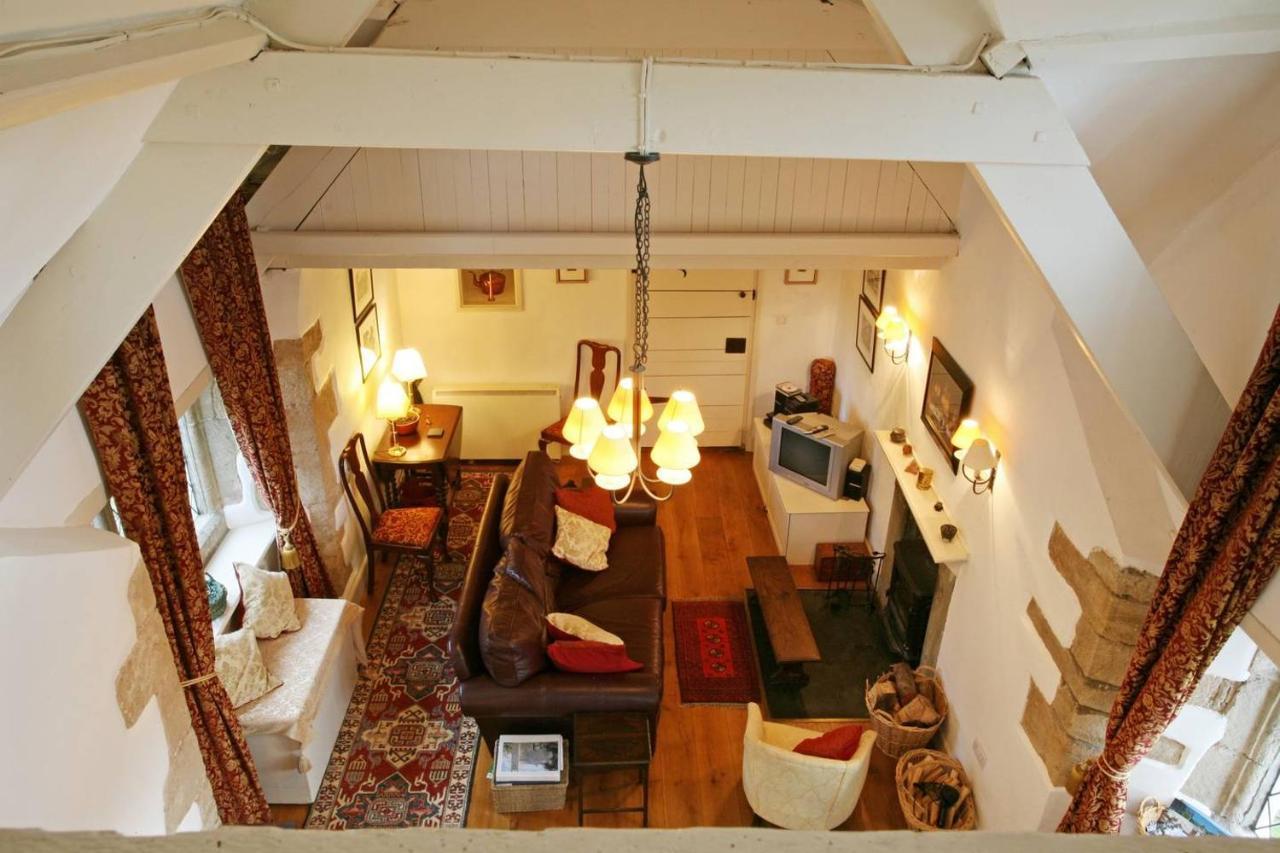 Welsh Gatehouse, Historic Castle Which Can Cater For Electric Vehicle Mathern Exteriör bild