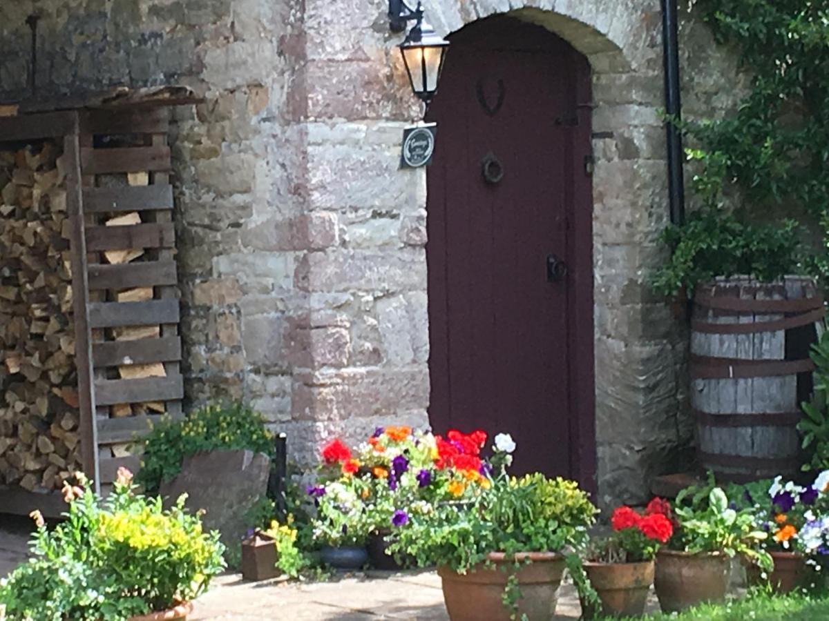 Welsh Gatehouse, Historic Castle Which Can Cater For Electric Vehicle Mathern Exteriör bild