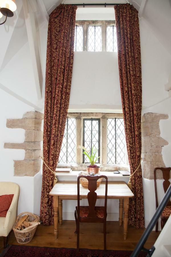 Welsh Gatehouse, Historic Castle Which Can Cater For Electric Vehicle Mathern Exteriör bild